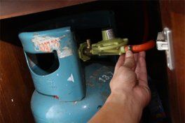 Nếu bạn ngửi thấy mùi gas trong nhà bạn?